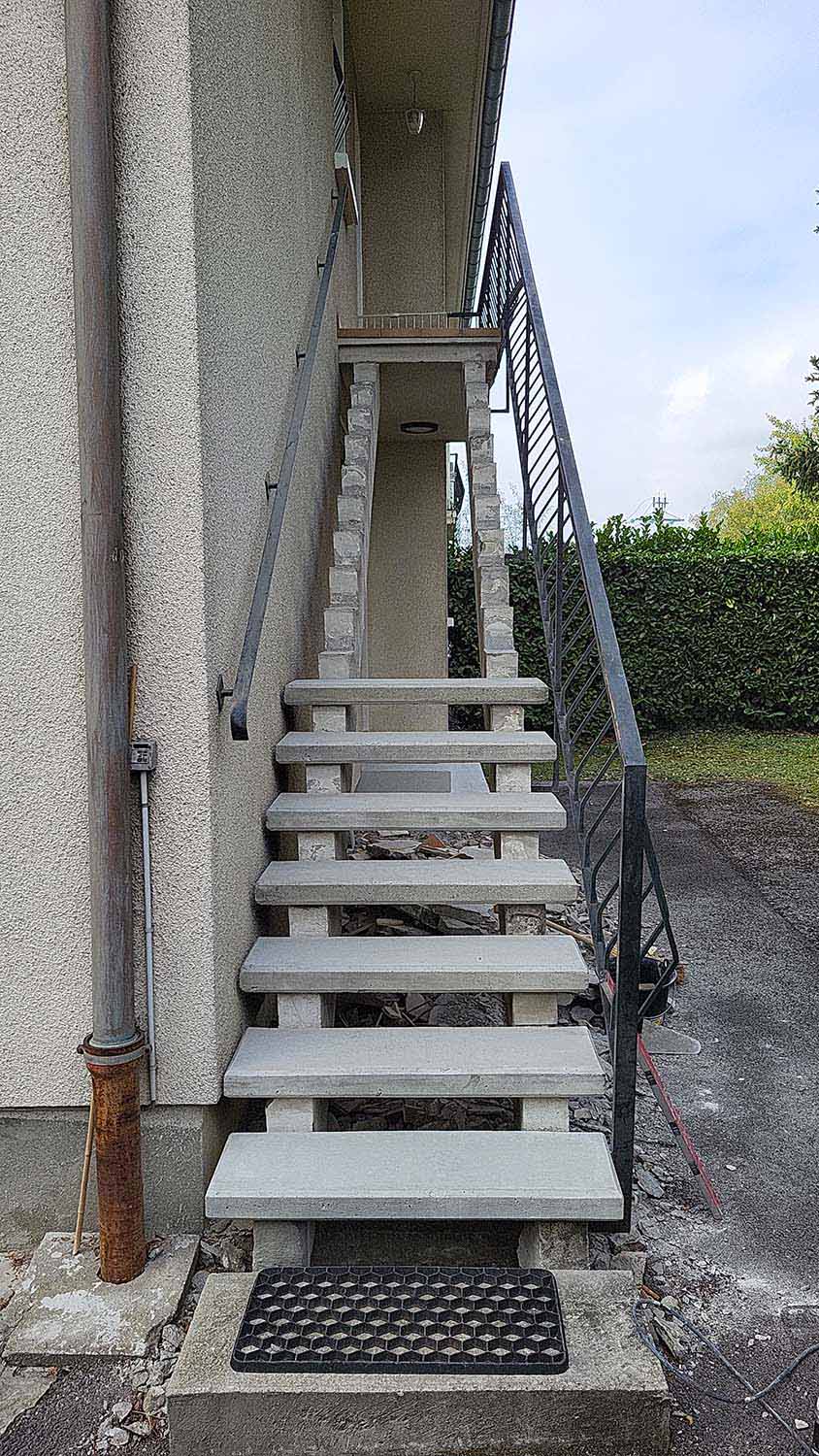 PHOTO D'UNE RÉFECTION DE MARCHES D'ESCALIER